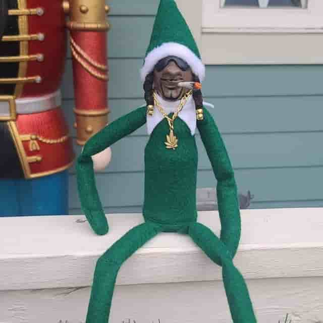 Christmas Gift Snoop On A Stoop Christmas Elf Doll