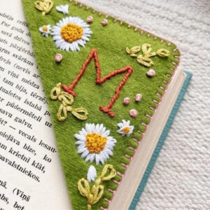 Bloomy Line - Personalized hand embroidered corner bookmark