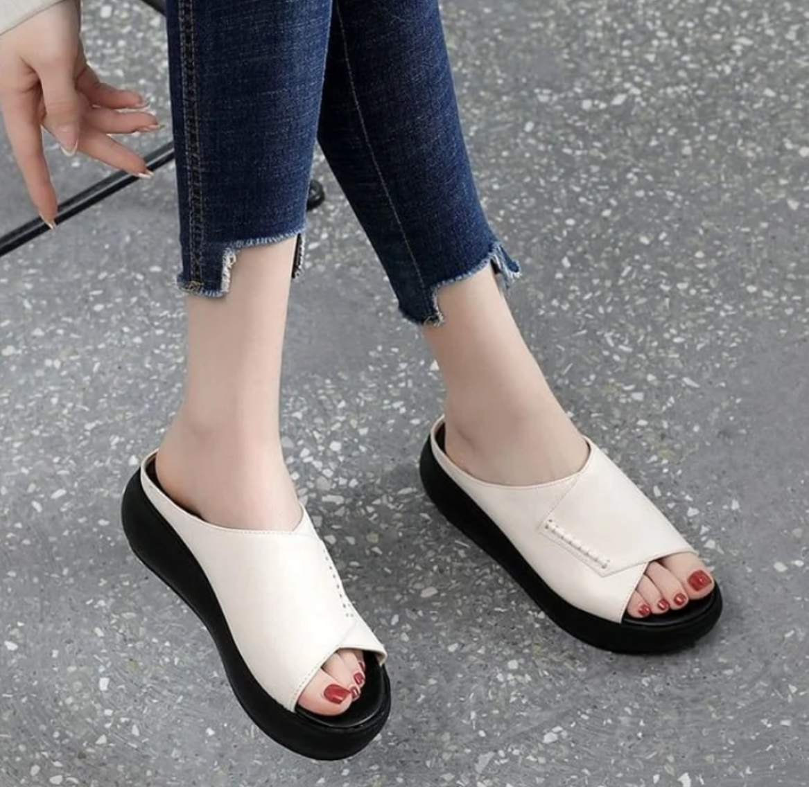 2023 WOMEN'S NEW THICK-BOTTOMED FISH MOUTH SLIPPERS