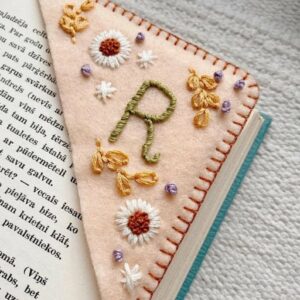 Bloomy Line – Personalized Hand Embroidered Corner Bookmark