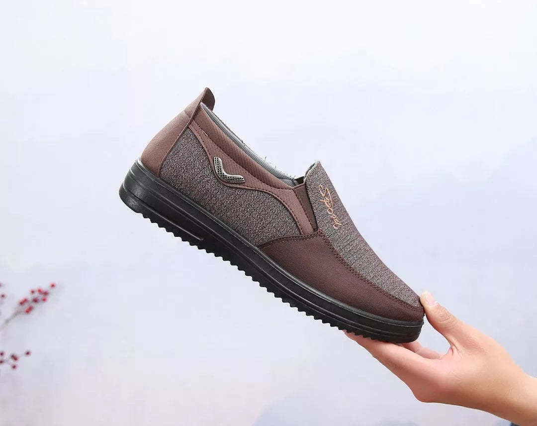 MEN'S EXTENDED WIDTH FOOT AND HEEL COMFORTABLE INSOLE NON-SLIP SNEAKERS