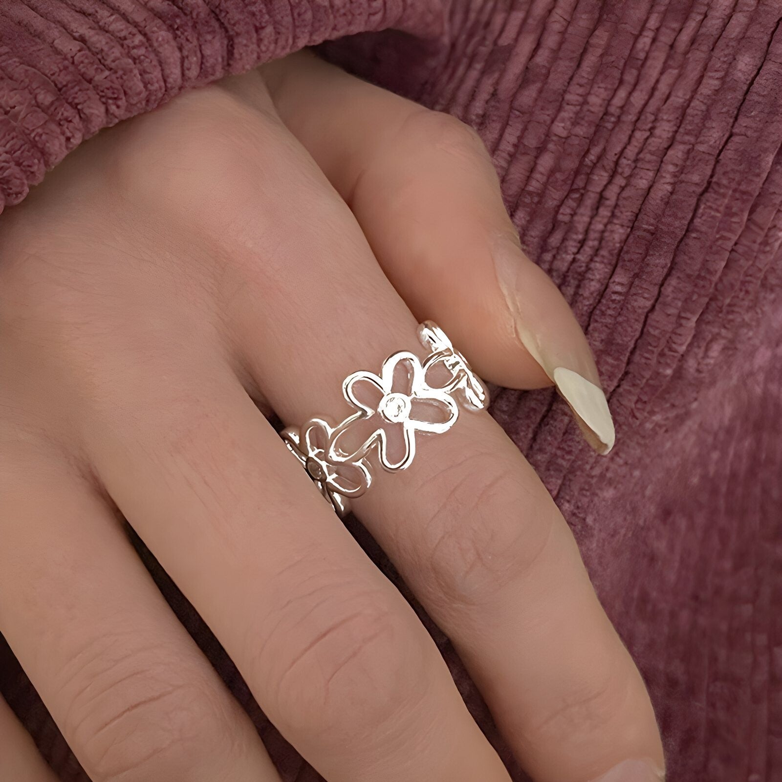 Adjustable Dainty Daisy Ring