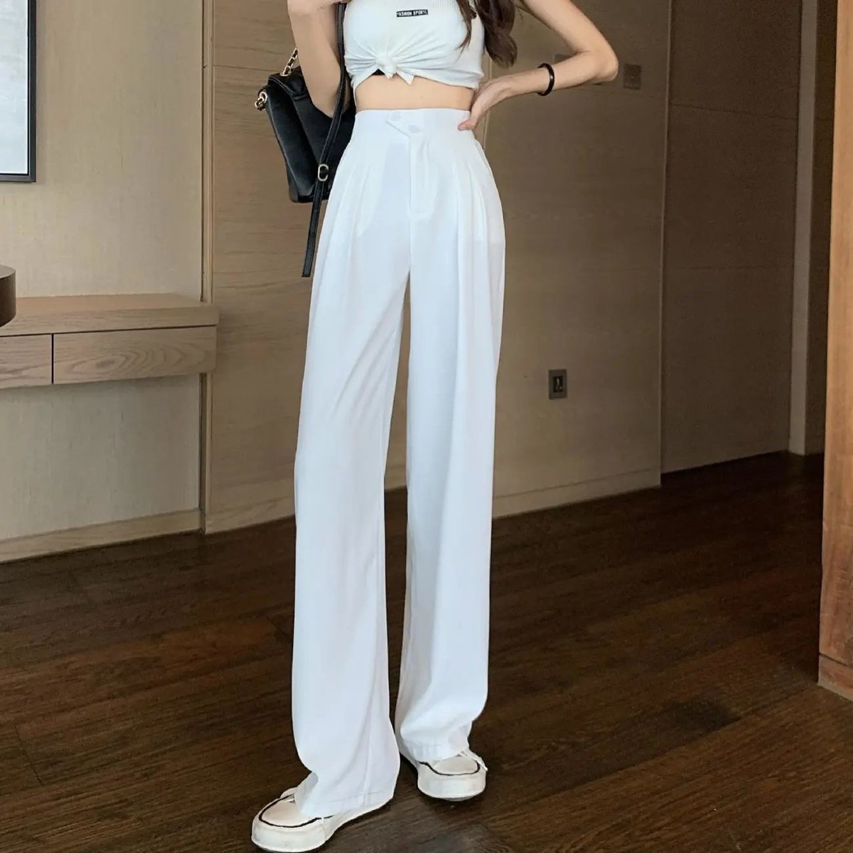 Figure-flattering versatile high-waisted wide leg trousers