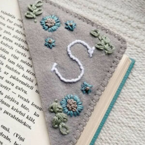 Personalized hand embroidered corner bookmark