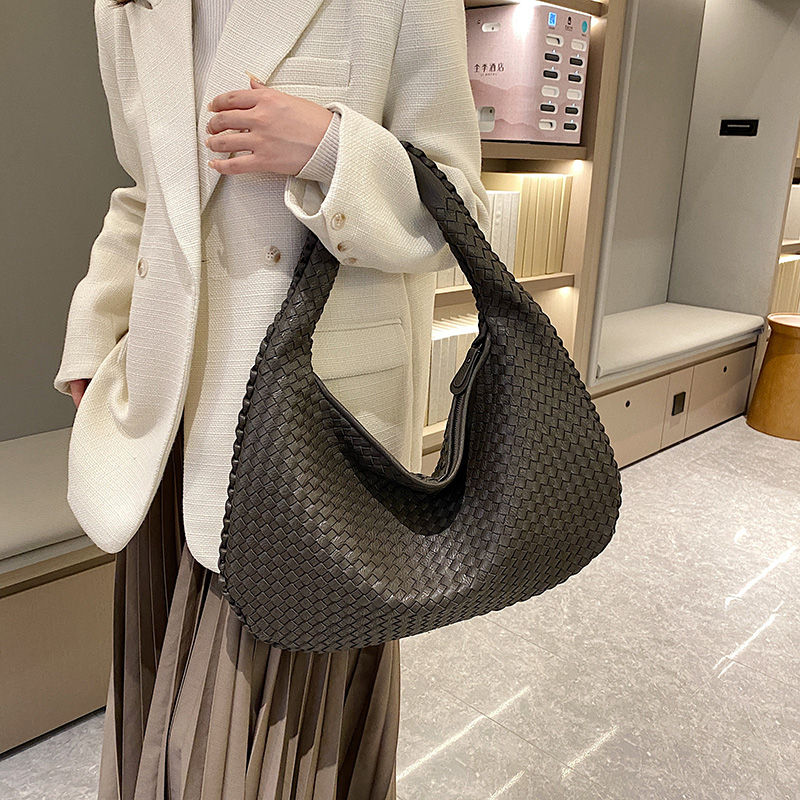 The Seleva Woven Bag