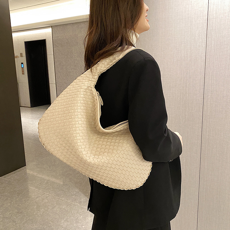 The Seleva Woven Bag