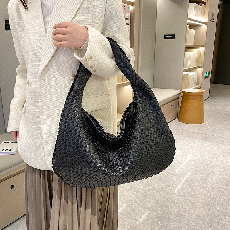 The Seleva Woven Bag