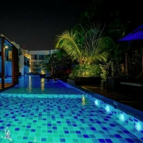 49% OFF - Submersible LED Pool Lights (RF Remote Control)