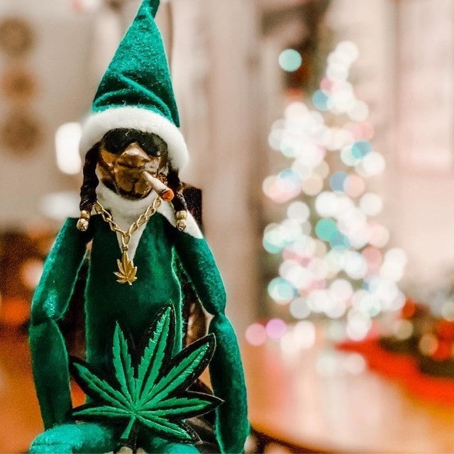 (BLACK FRIDAY UP TO 50% OFF) Snoop On A Stoop Christmas Elf Doll