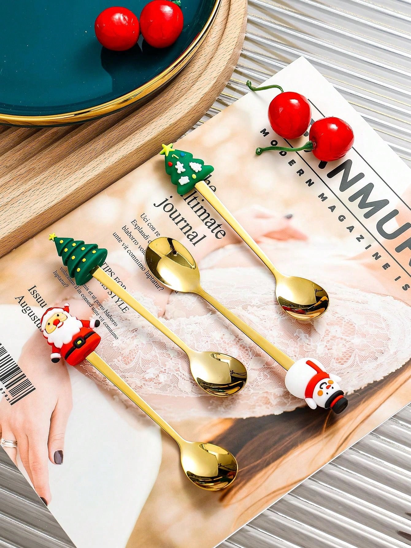 Perfect Christmas Gift Set: Holiday Dessert Utensils Set