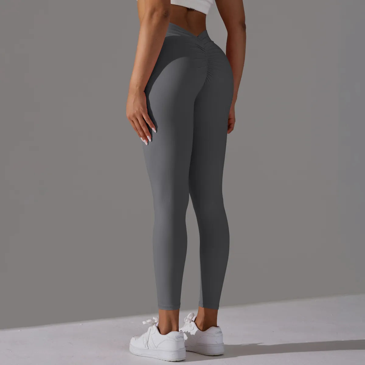 Sculpting V-Back Leggings