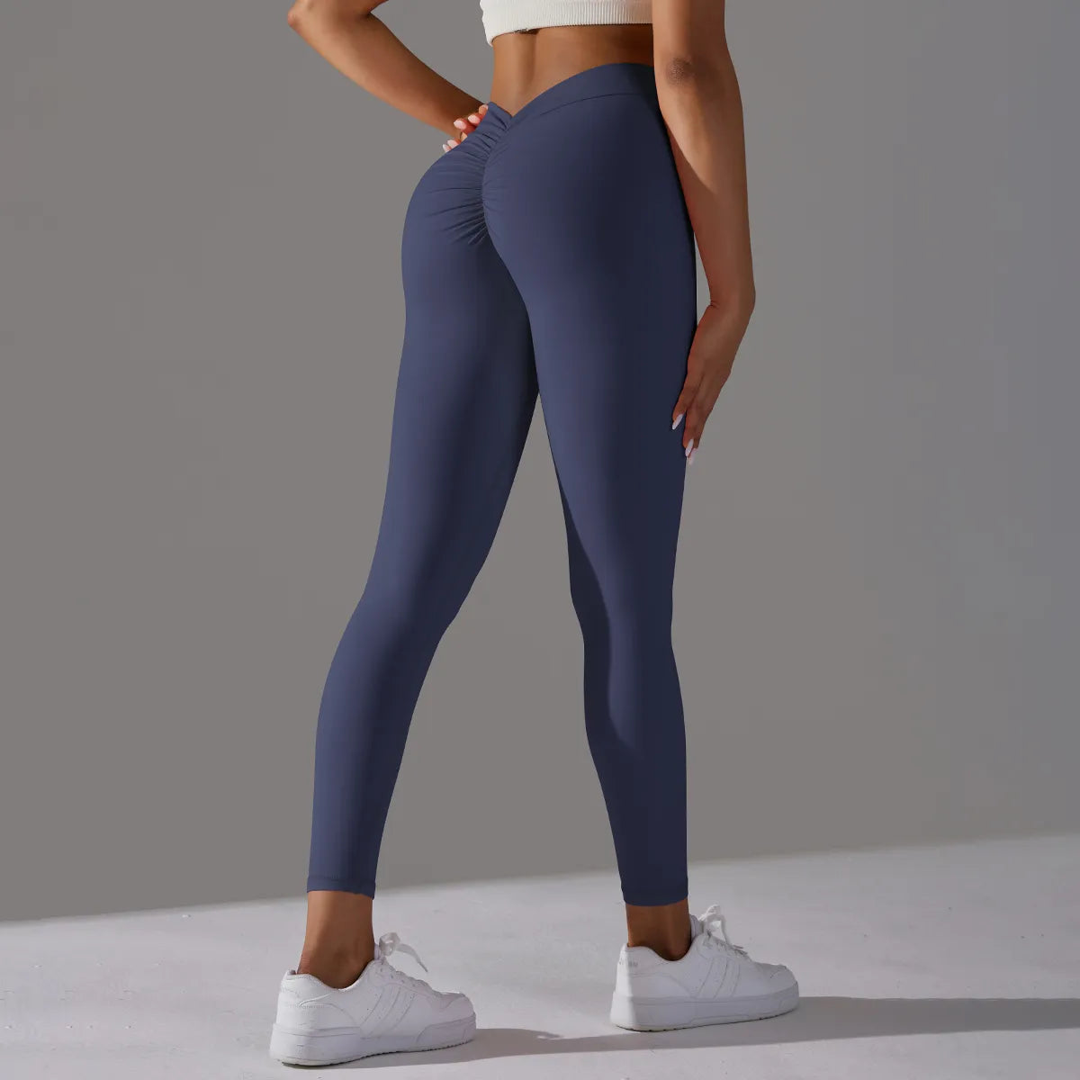 Sculpting V-Back Leggings