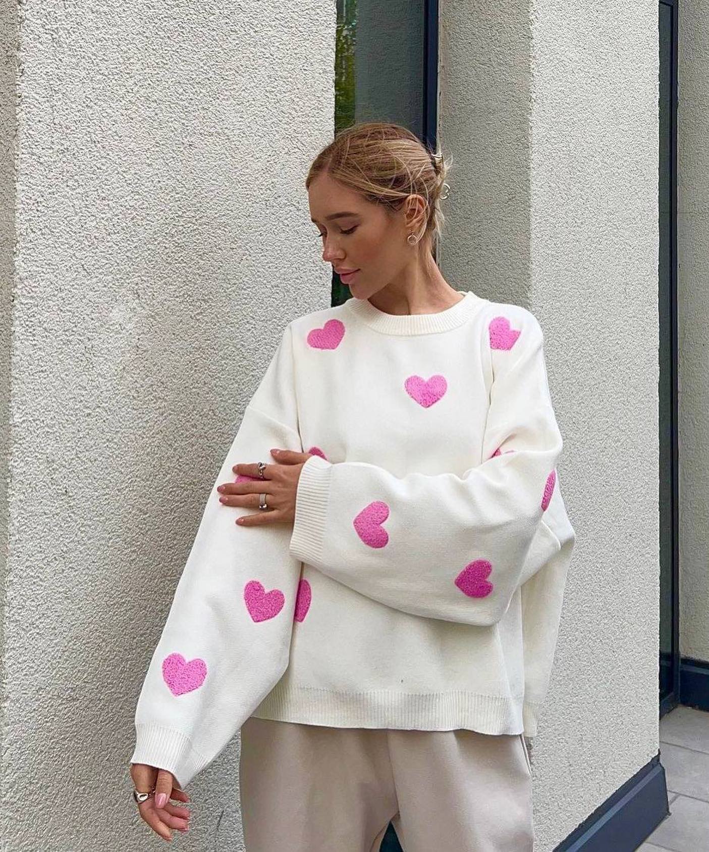 Oversized Hearts Embroidered pullover "Lisa"