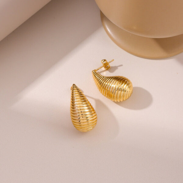 18K Gold Drop Style Earrings