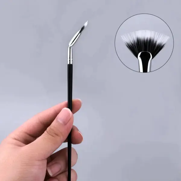 LashFan | Mascara Fan Brush (30% OFF)