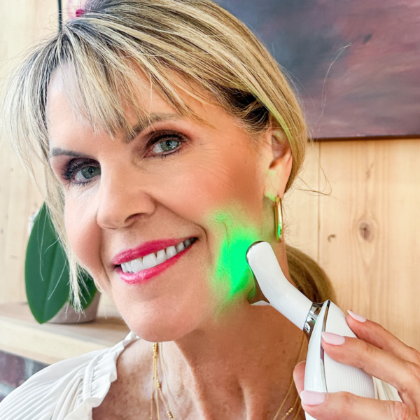 LUMINESCE GLOW 7-in-1 LED Facial Sculptor