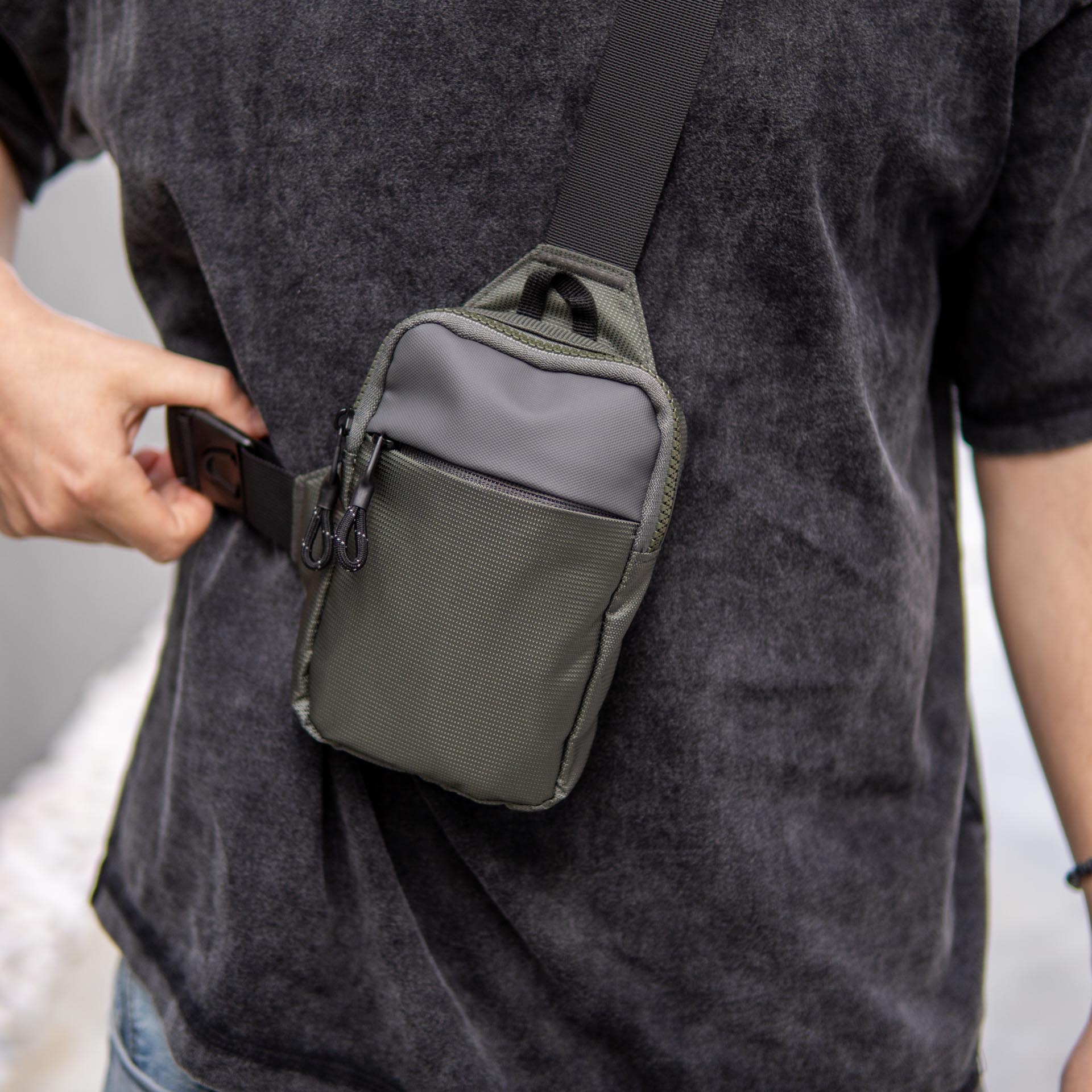 TRAVEL SLING BAG