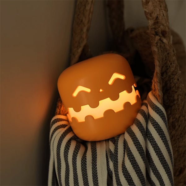 Spooky Pumpkin Night Light - Your Halloween Essential!